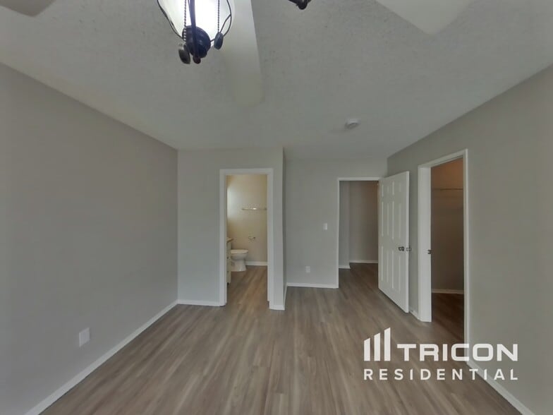 Building Photo - 5262 Willowhaven Ave