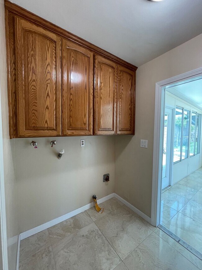 Building Photo - Stunning 4+2 West Hills Home Completely Redone!