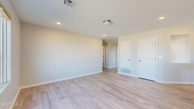 Building Photo - 500 La Entrada Cir