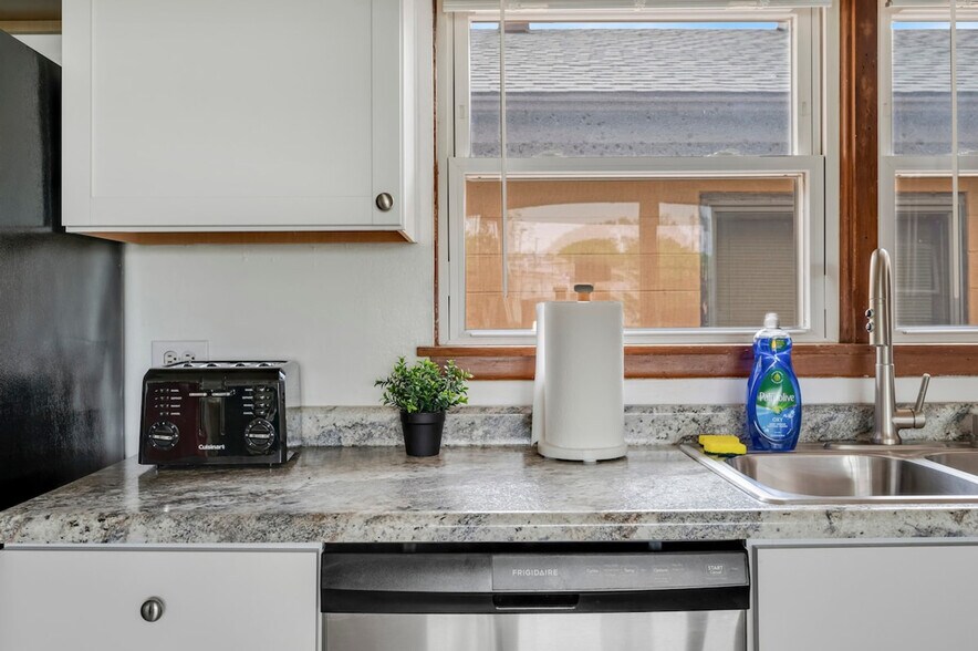 Building Photo - 26 W Burlington Ave