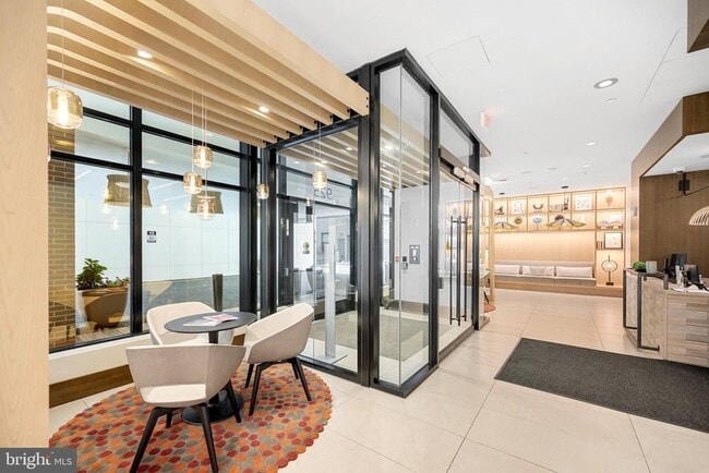 Building Photo - 925 N Fairfax St