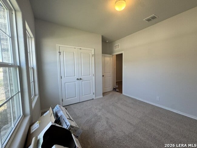 Building Photo - Newer Beautiful Home featuring 3-bedroom 2 Bath Plus office