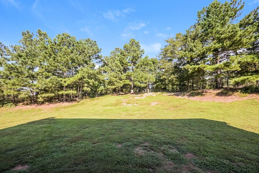 Building Photo - 2048 Woodland Brook Dr