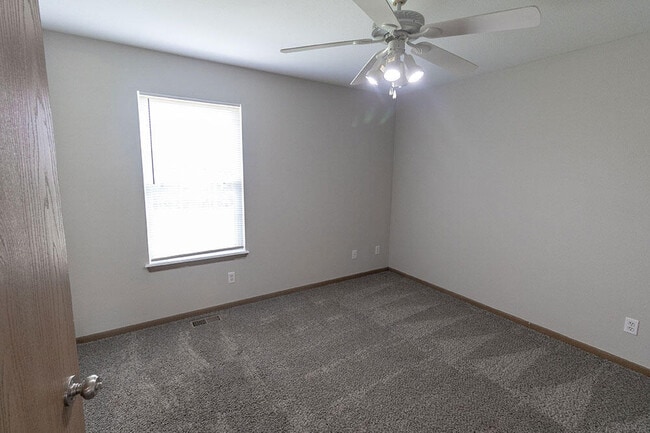 Building Photo - 3611 Zinnia Dr