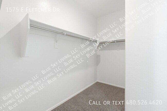 Building Photo - 1575 E Fletcher Dr