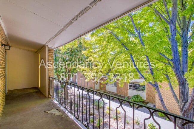 Building Photo - 745 E 3 Fountains Cir