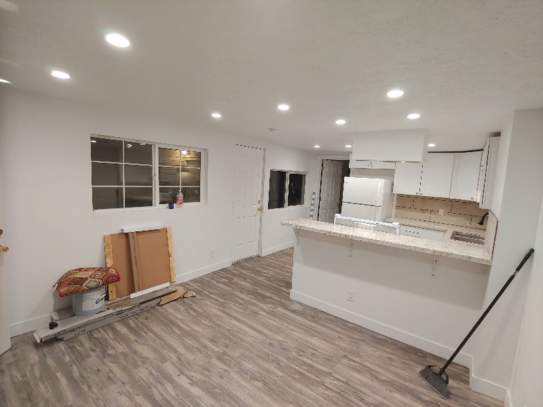 Building Photo - 3255 Ogden Ave