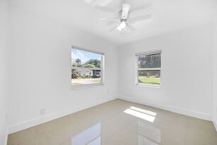 Building Photo - 555 NW 90th St