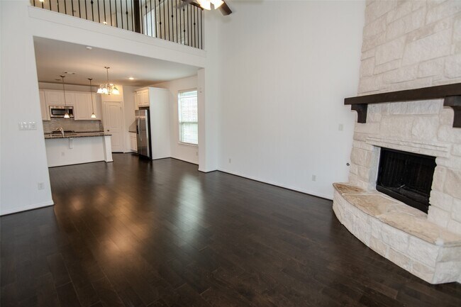 Building Photo - 18122 Glenlyon Dr