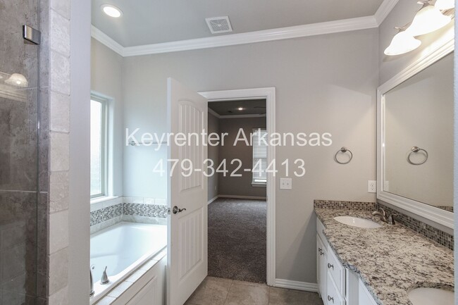 Building Photo - 3805 SW Gemstone Blvd