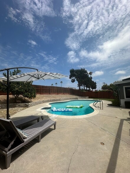 Building Photo - 514 Luna Dr