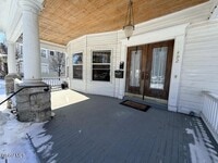 Building Photo - 492 Glen St