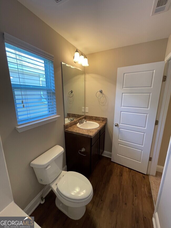 Building Photo - 495 Kirkland Dr