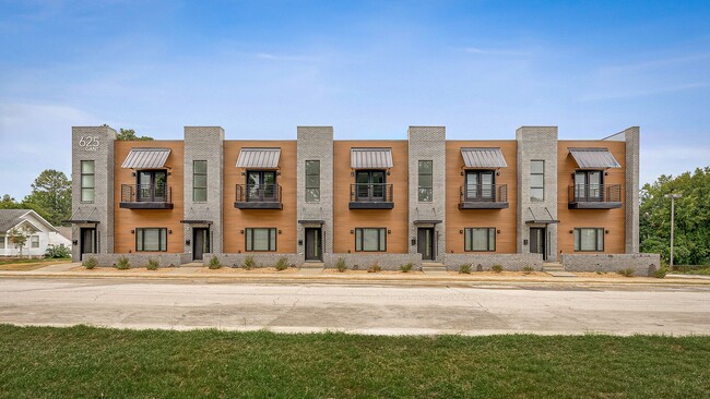 Building Photo - Edge Luxury Townhomes