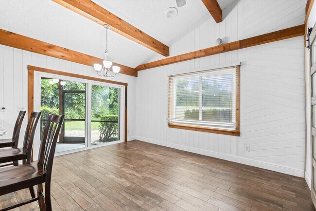 Building Photo - 1614 SW St Andrews Dr