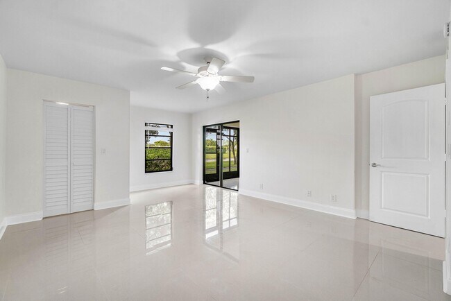 Building Photo - 7290 Kinghurst Dr