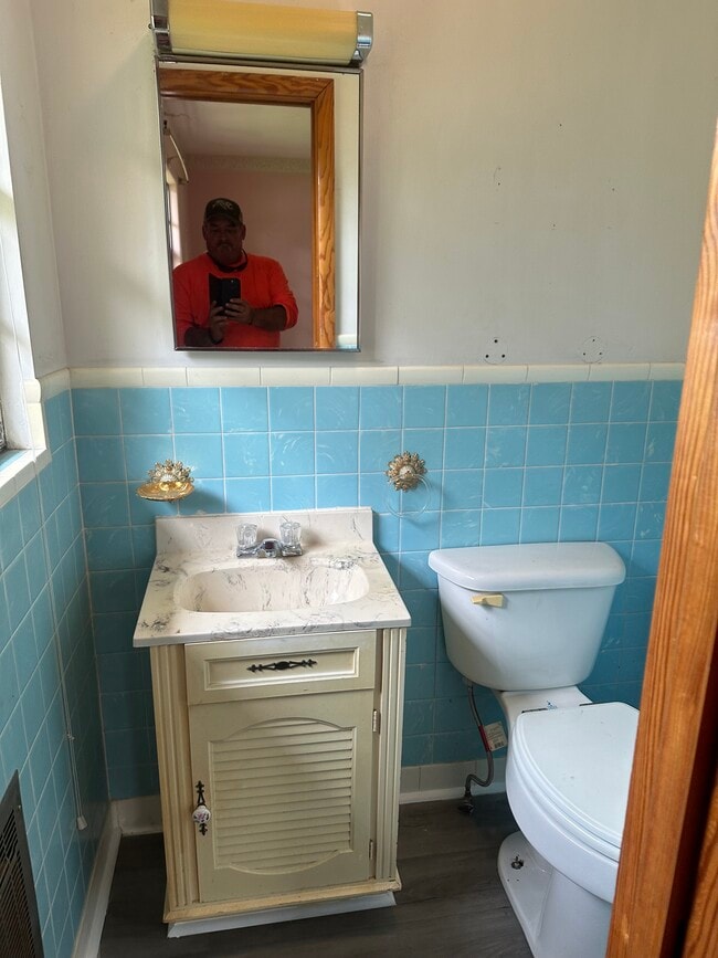 Building Photo - 303 Kansas Ave