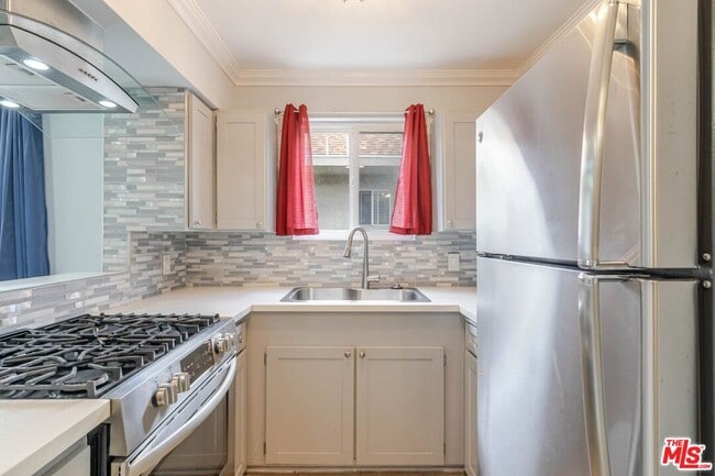 Building Photo - 10900 Blix St