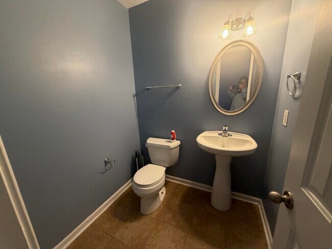 Building Photo - 575 Batty Way