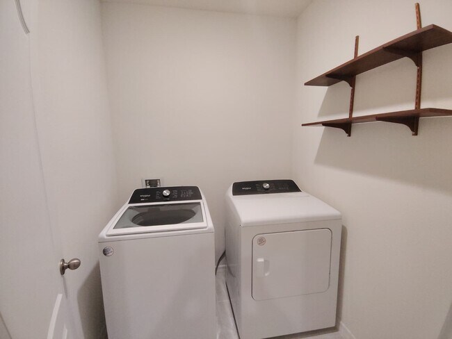 Building Photo - 1248 Sugarwood St