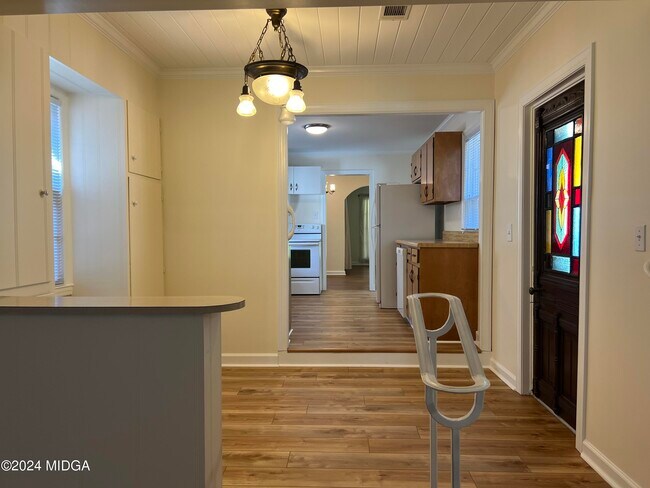 Building Photo - 110 Bragg St