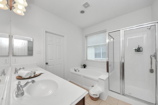 Building Photo - 5014 Parkcanyon Ln