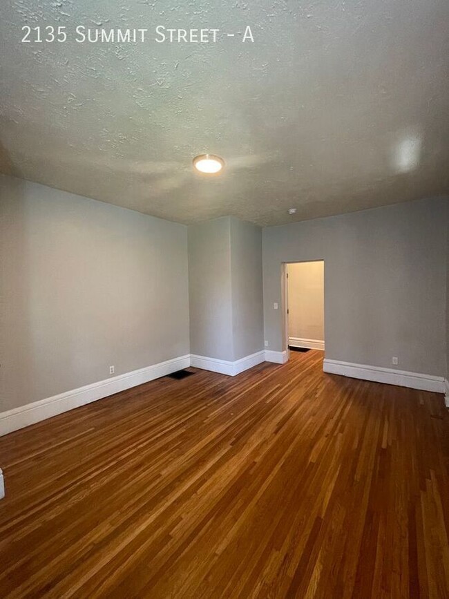 Building Photo - Large 3 bed near OSU campus!