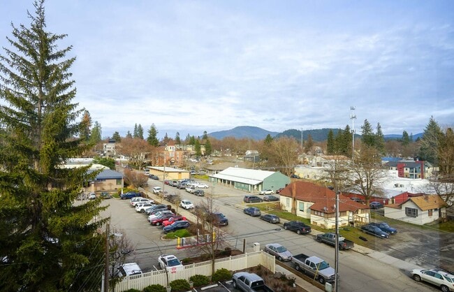 Building Photo - CDA NORTH CONDO - JUST LISTED ONE BEDROOM CONDO!