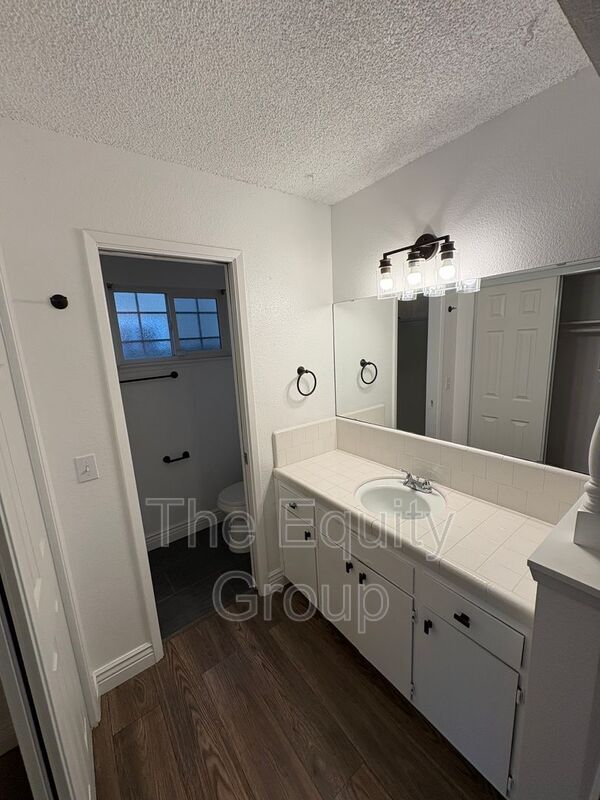 Building Photo - 1439 W Evans Ave