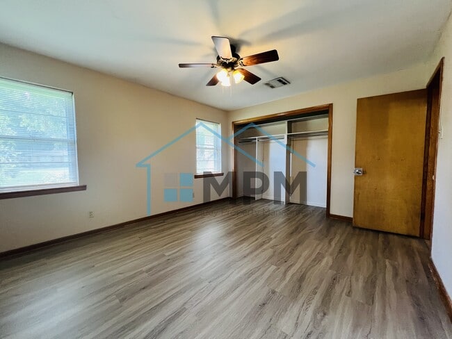 Building Photo - 406 Beasley St