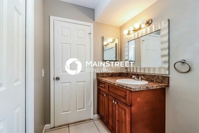 Building Photo - 3 Bedroom Pet-Friendly Home in Fort Myers,...
