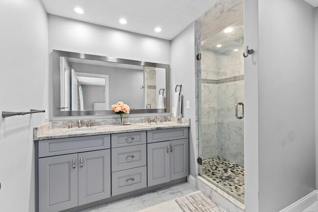 Building Photo - 21 Pasture Brook Rd