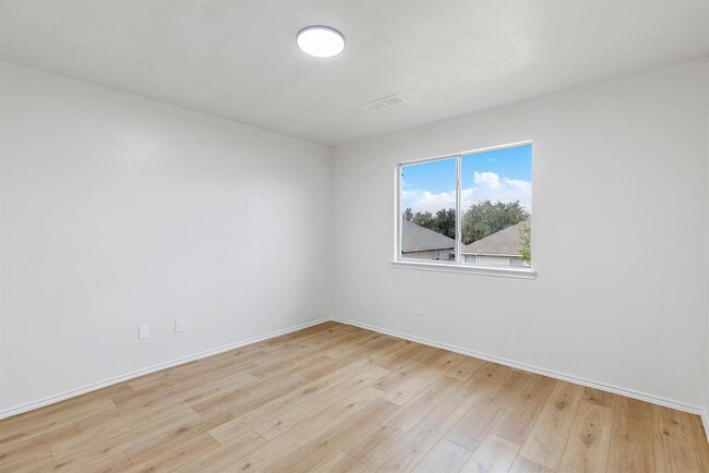 Building Photo - 9031 Aspen Trace Ln