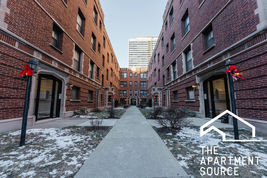 Building Photo - 514 W Cornelia Ave