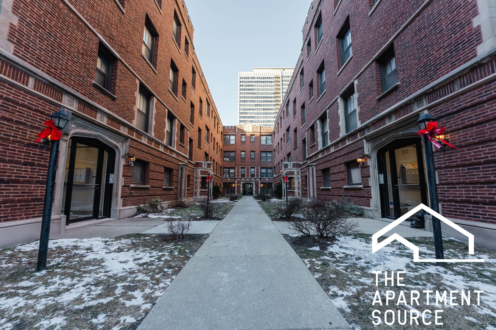 Building Photo - 514 W Cornelia Ave