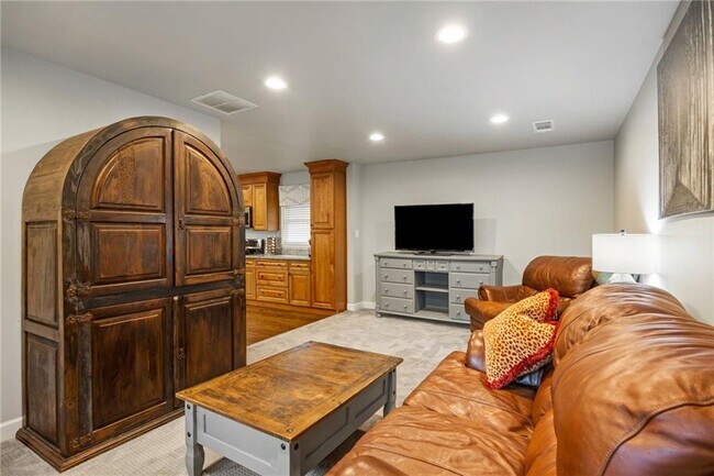 Building Photo - 2341 Elmwood Cir SE