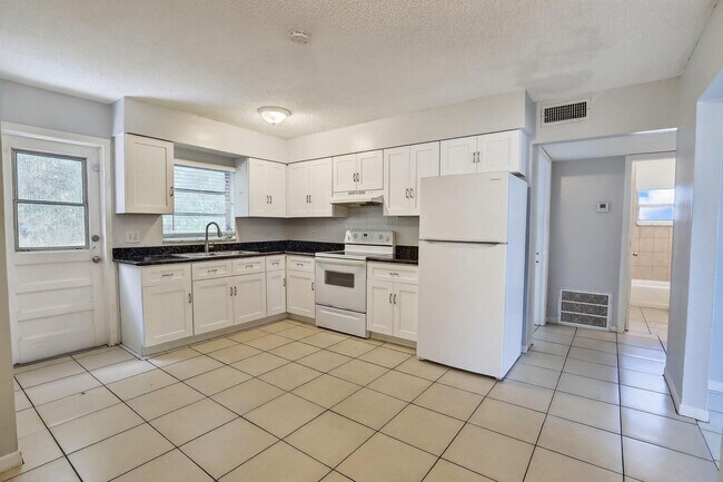 Building Photo - 1490 NW 20th St