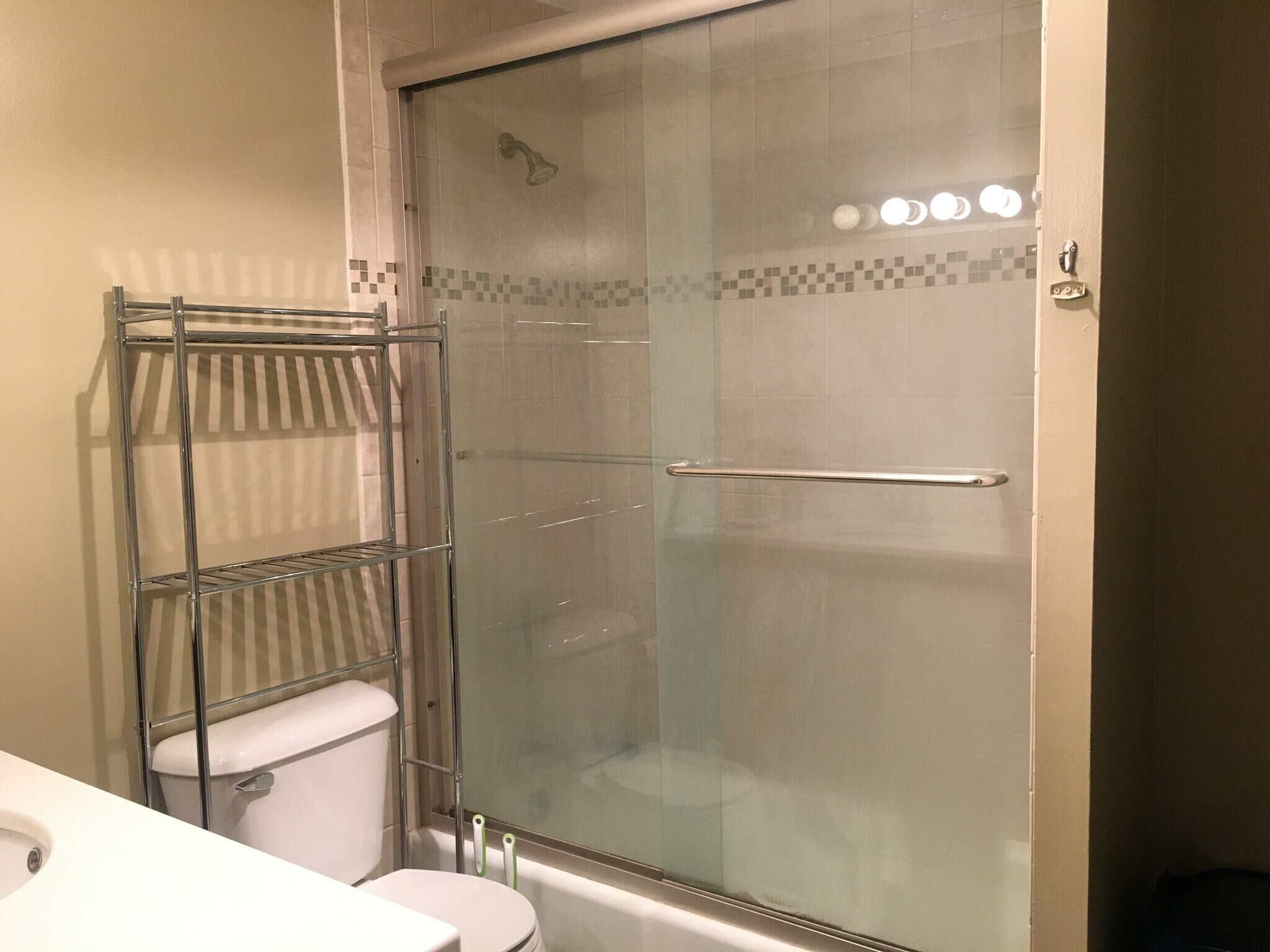 Bathroom - 5415 Sheridan N Rd
