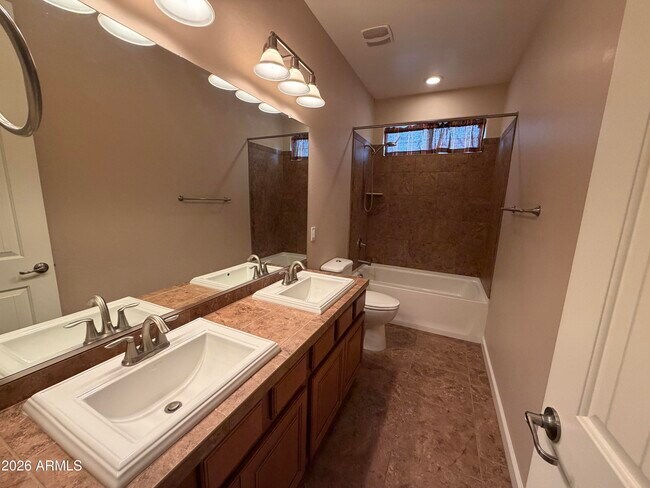 Building Photo - 722 E Sipapu Dr