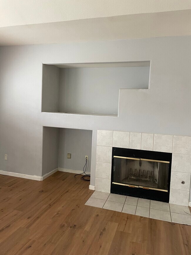 Building Photo - 550 Hearth Way