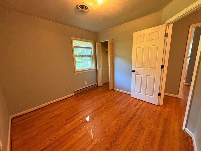 Building Photo - 203 Fleetwood Dr