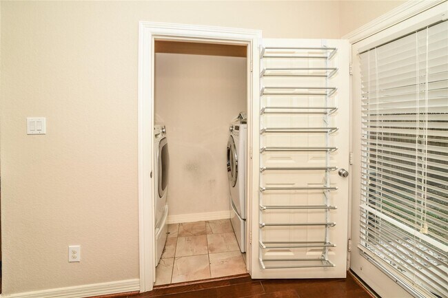 Building Photo - 3514 Clearview Cir