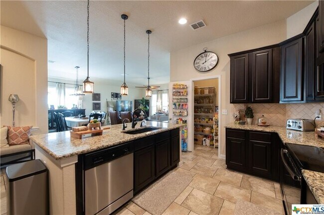 Building Photo - 5633 Briar Fld