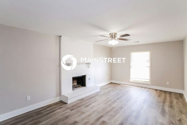 Building Photo - 3 Bedroom Pet-Friendly Home in Edmond, OK with Main Street Renewal