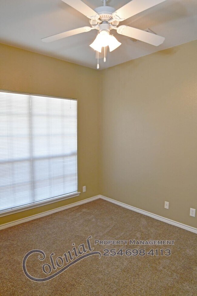 Building Photo - AVAILABLE NOW!!!!!