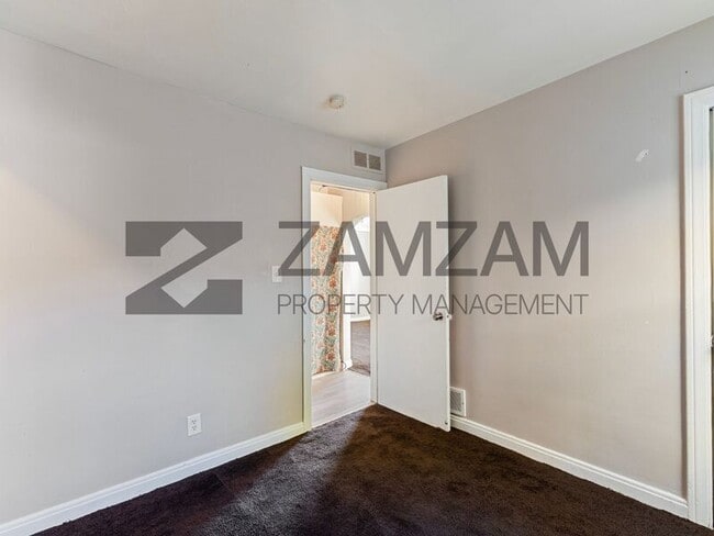 Building Photo - 7583 Hudson Ave