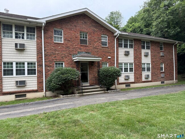 Building Photo - 1000 Knapps Hwy
