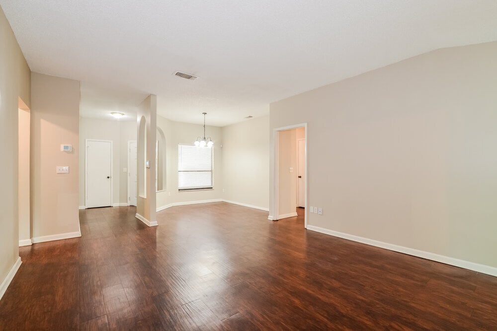 Building Photo - 321 Alba Ln
