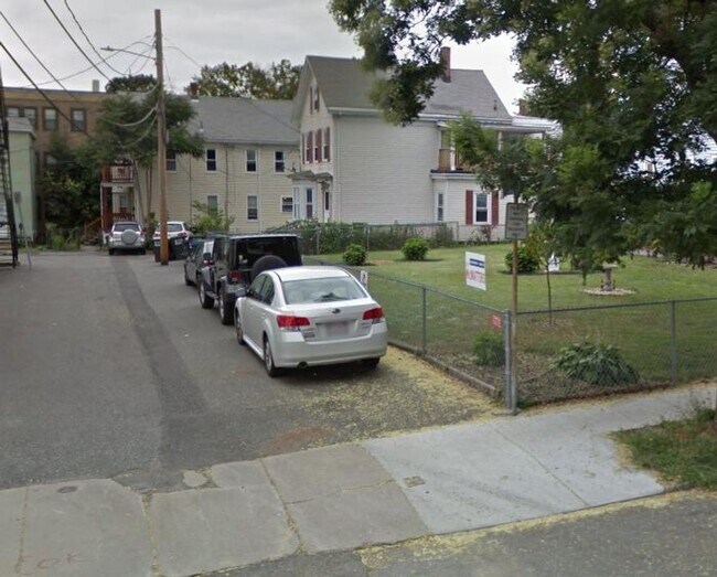 Building Photo - Awesome 3 bed in Somerville.... don't miss out!!