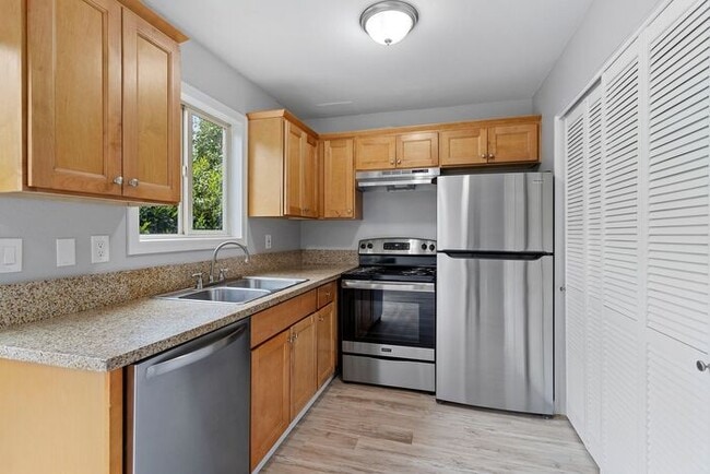 Building Photo - Beautiful soon to be remodeled 2bed/1bath!